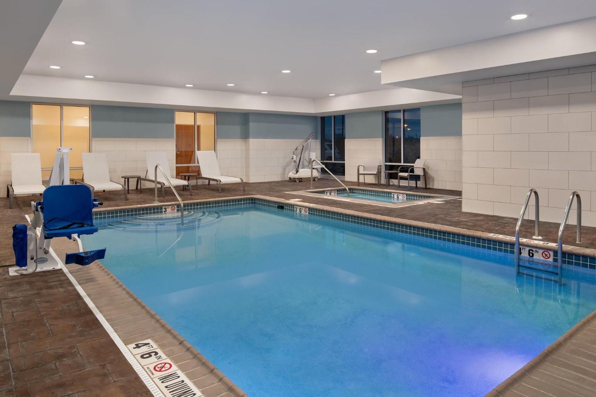Holiday Inn Express Hotel & Suites Terre Haute By Ihg Kültér fotó