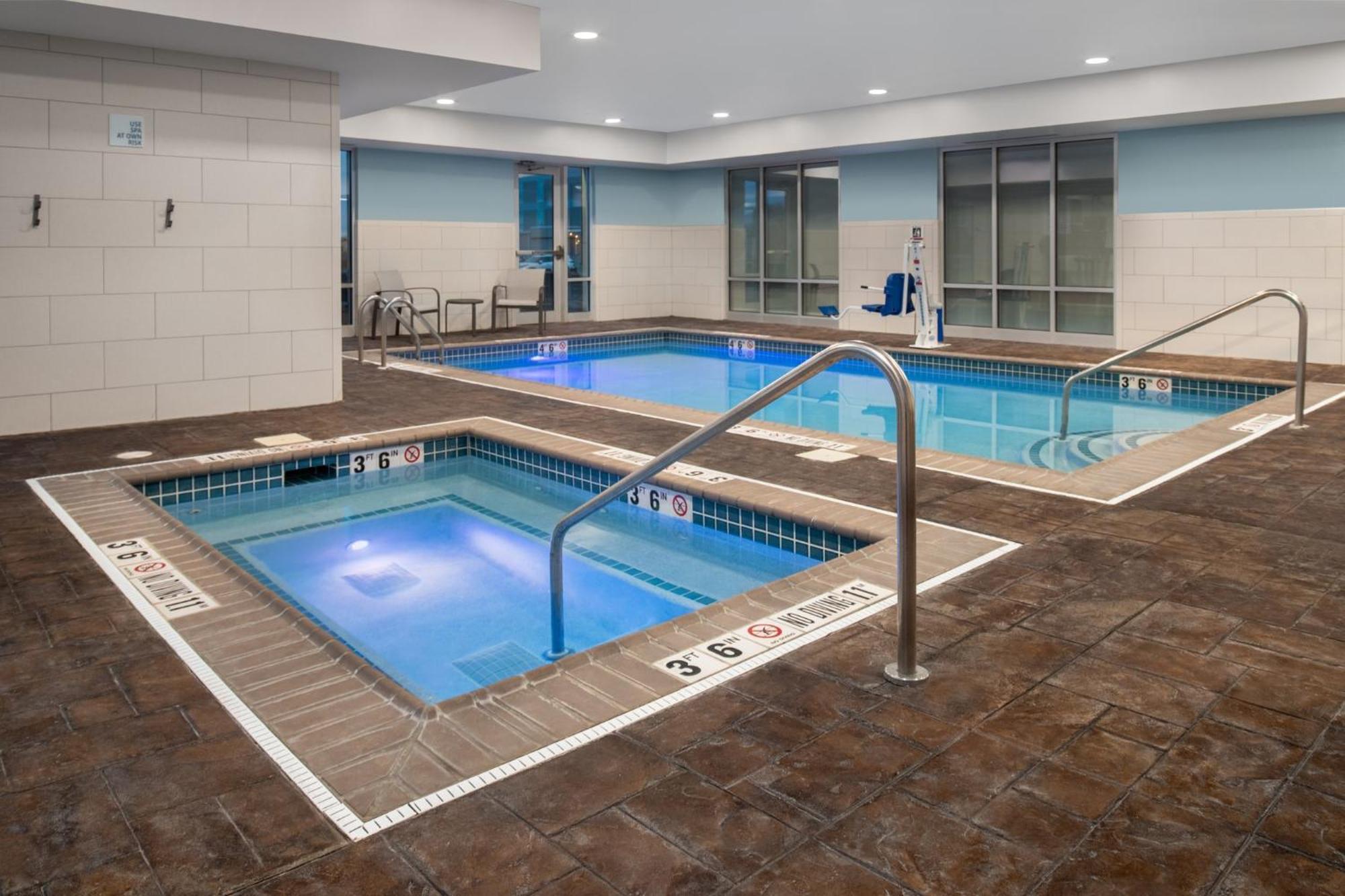 Holiday Inn Express Hotel & Suites Terre Haute By Ihg Kültér fotó
